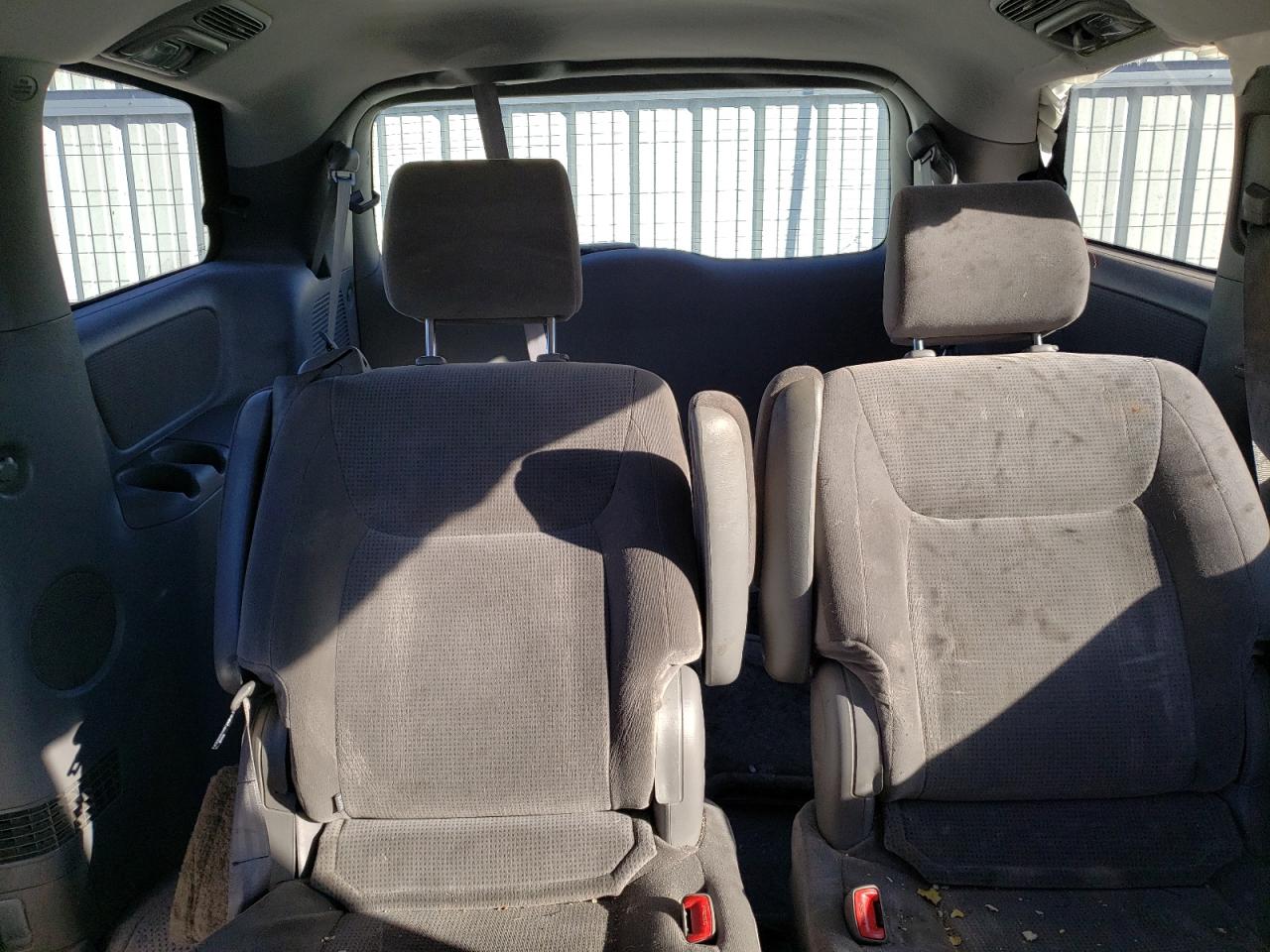 2004 Toyota Sienna - Image 10