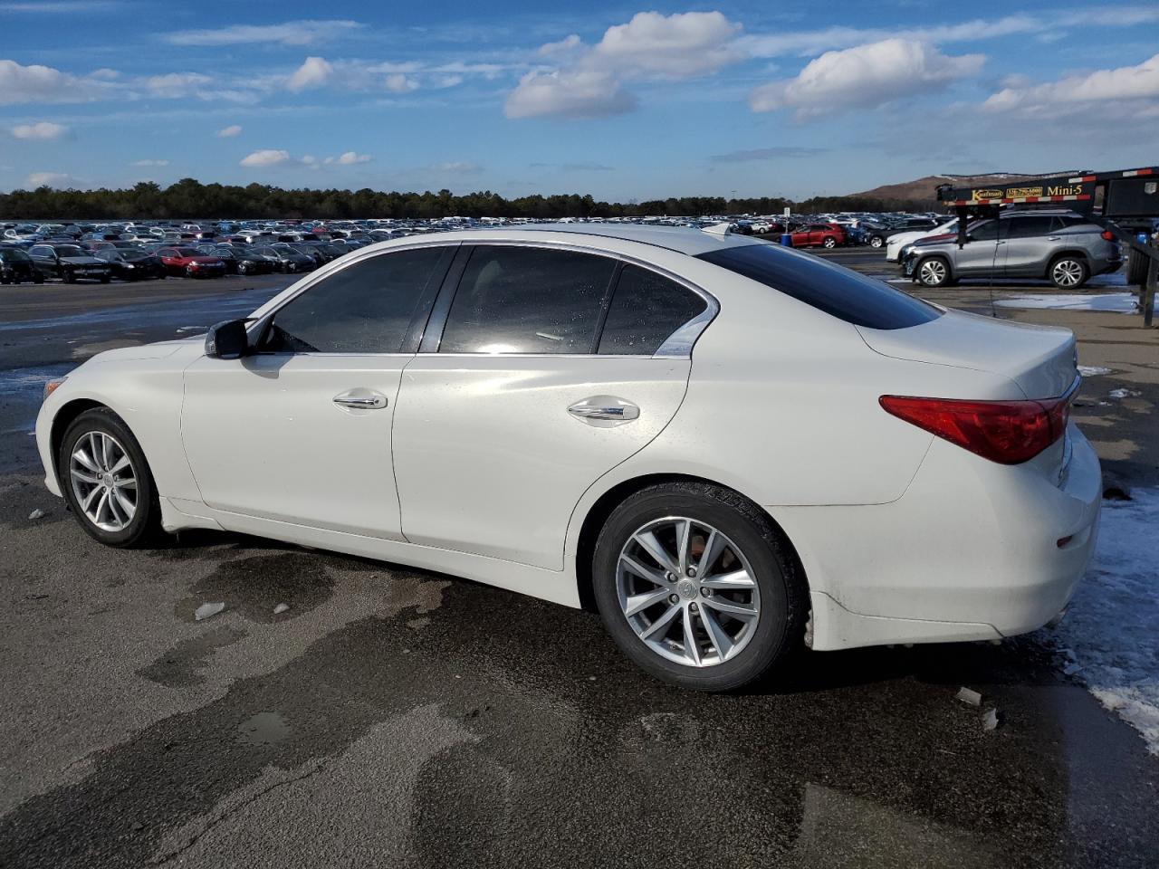 2015 Infiniti Q50 - Image 2