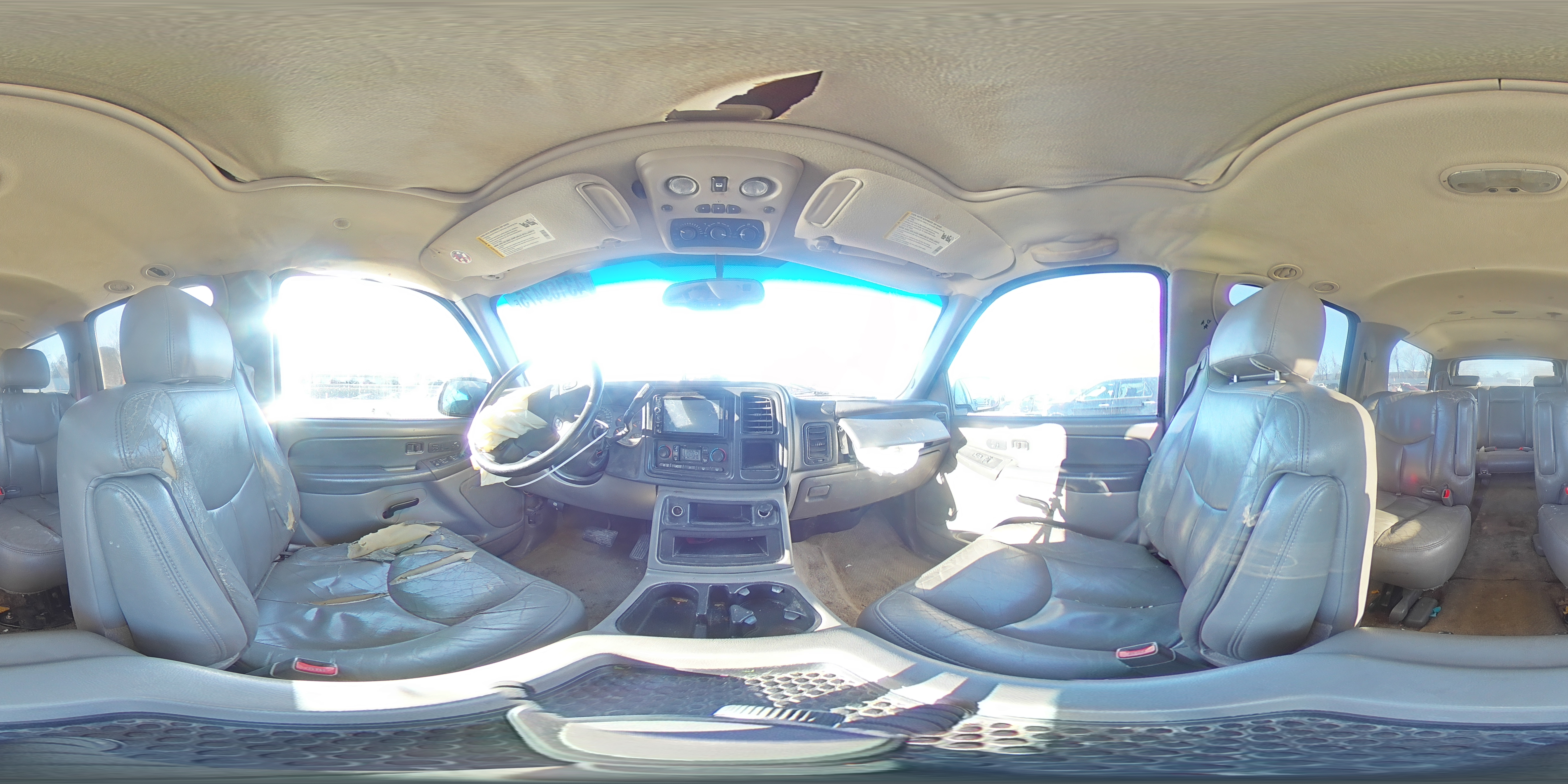 2003 Chevrolet Suburban - Image 13