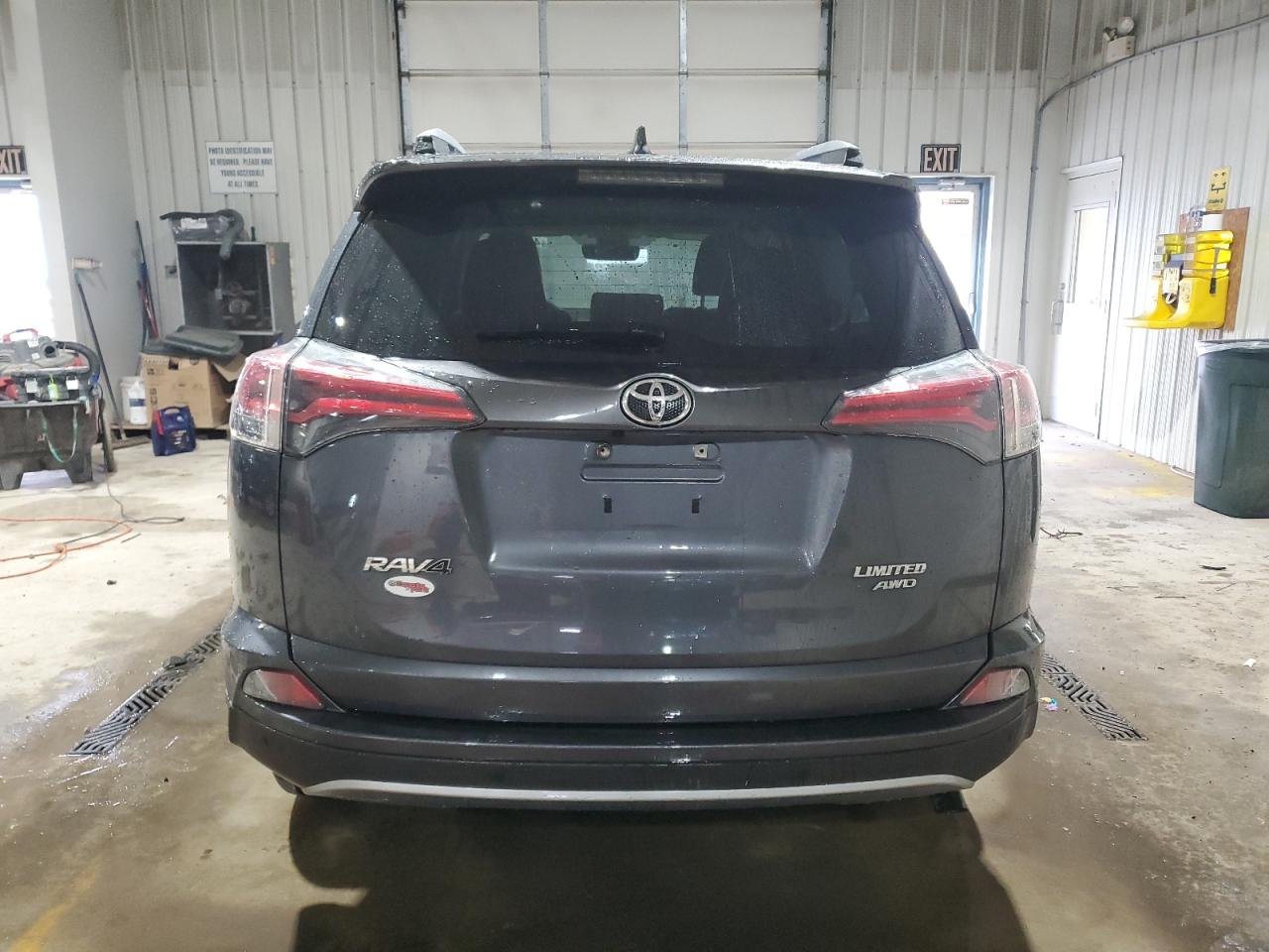 2017 Toyota RAV 4 - Image 6