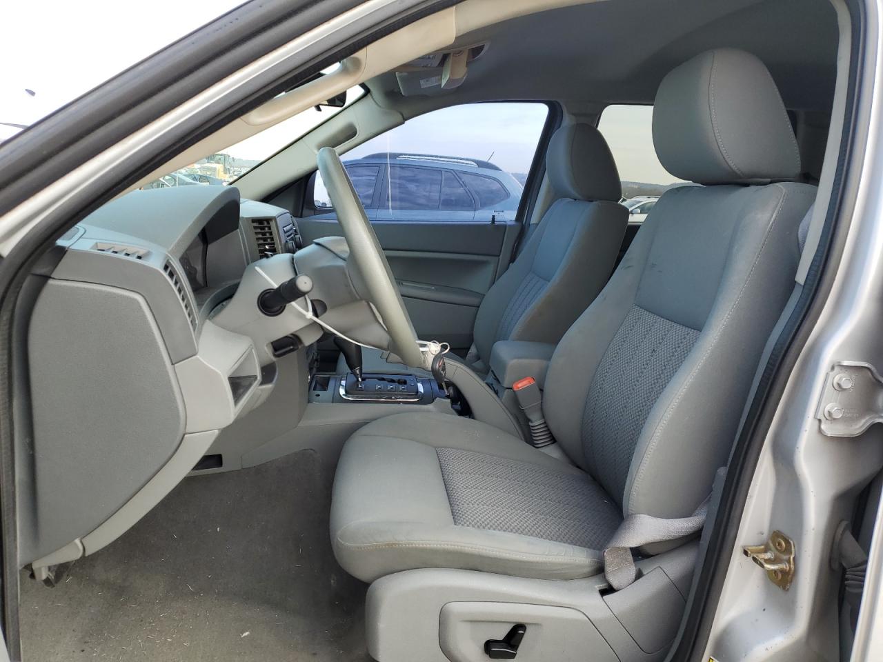 2005 Jeep Grand Cherokee - Image 7