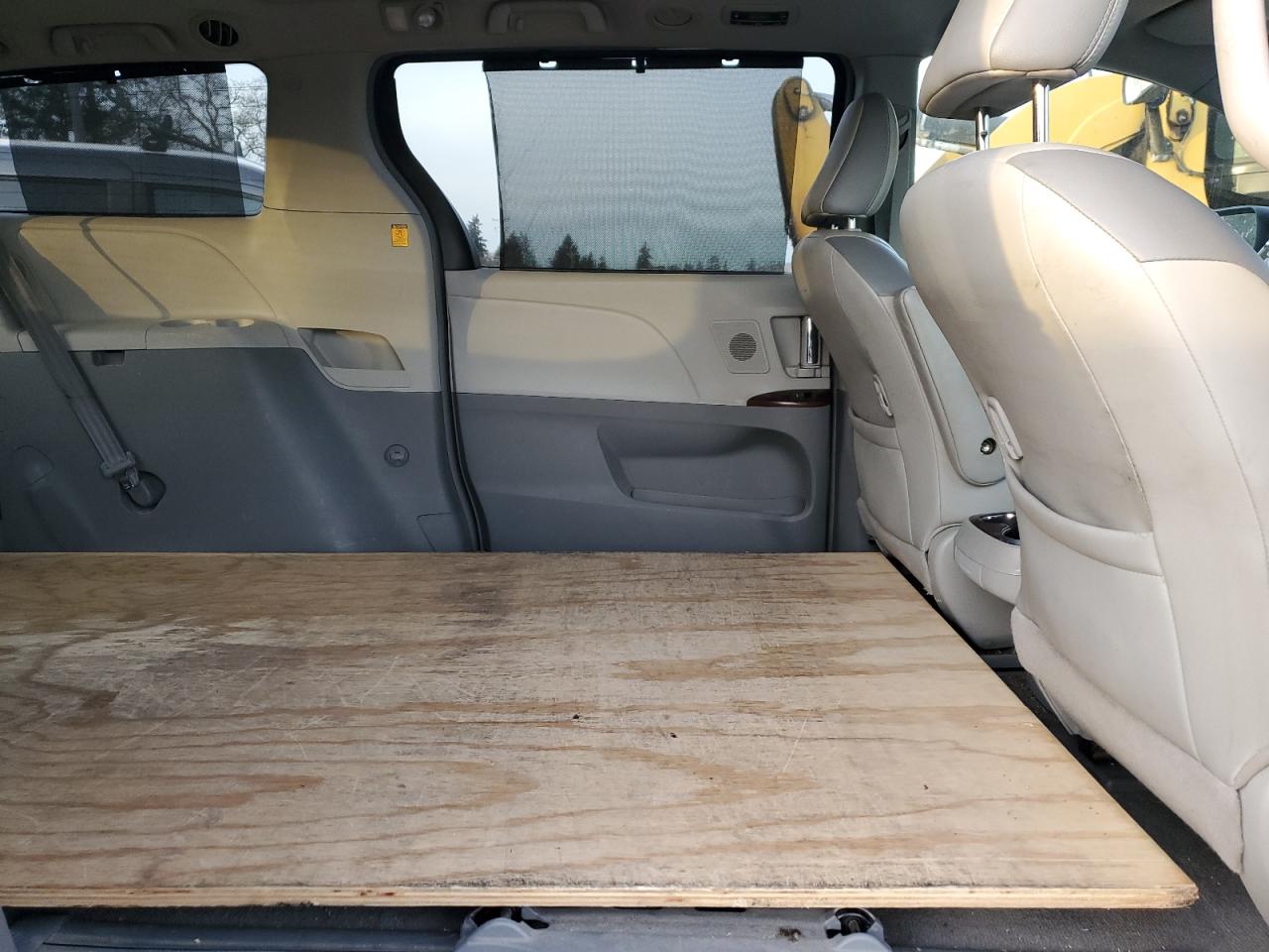 2011 Toyota Sienna - Image 12
