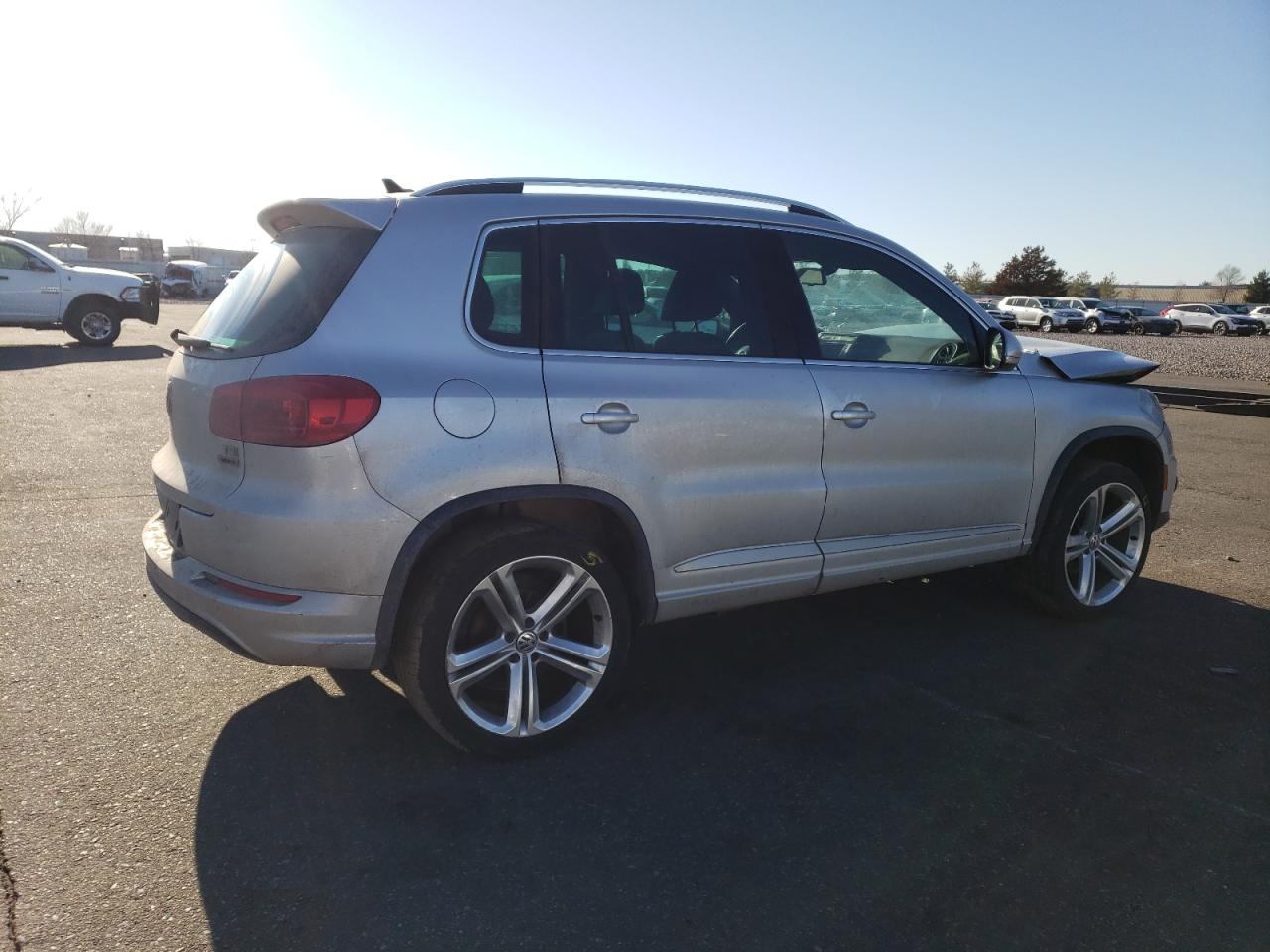 2016 Volkswagen Tiguan - Image 3