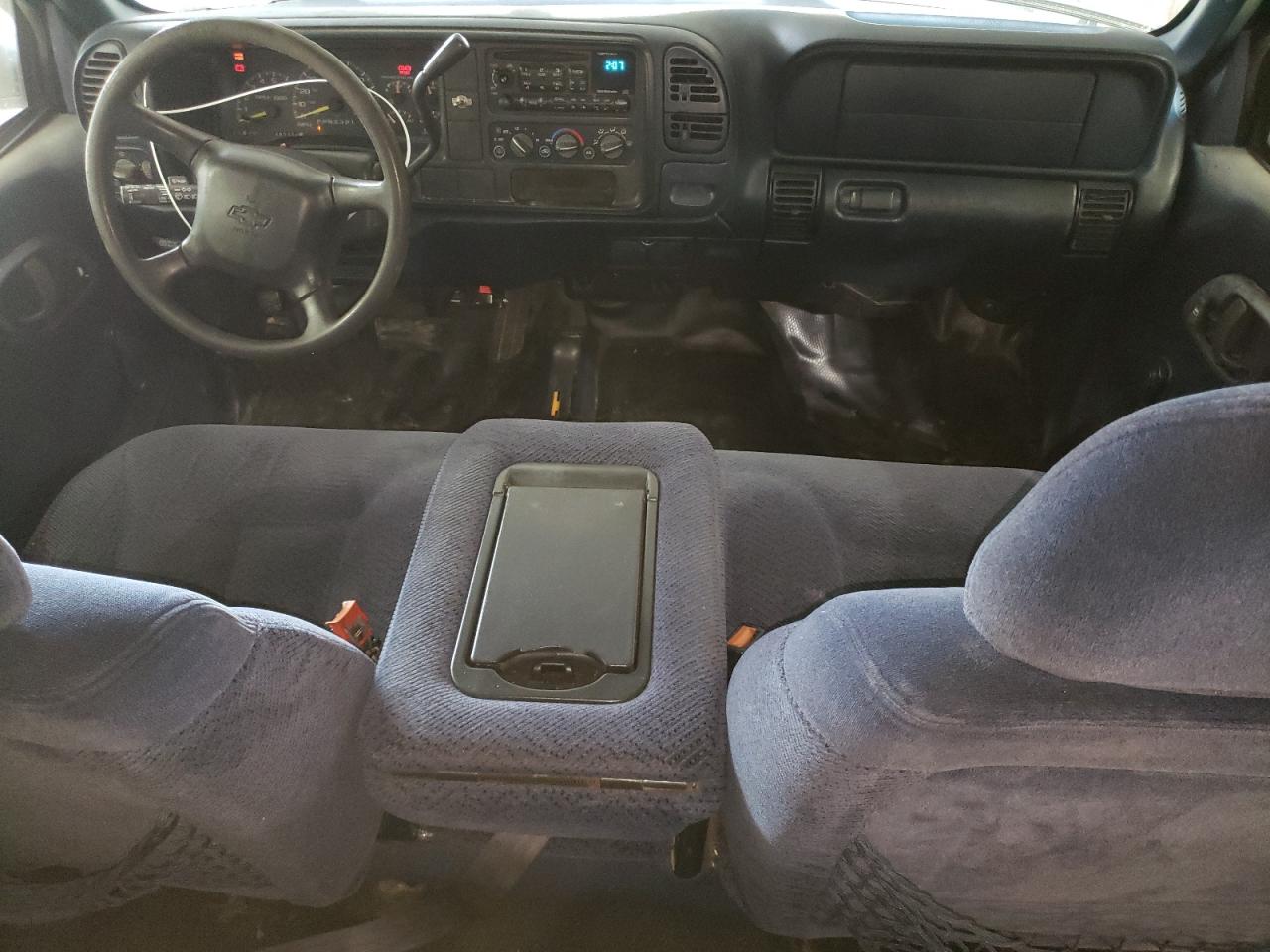 1999 Chevrolet Suburban K2500 VIN: 1GNGK26J2XJ333199 Lot: 88689555