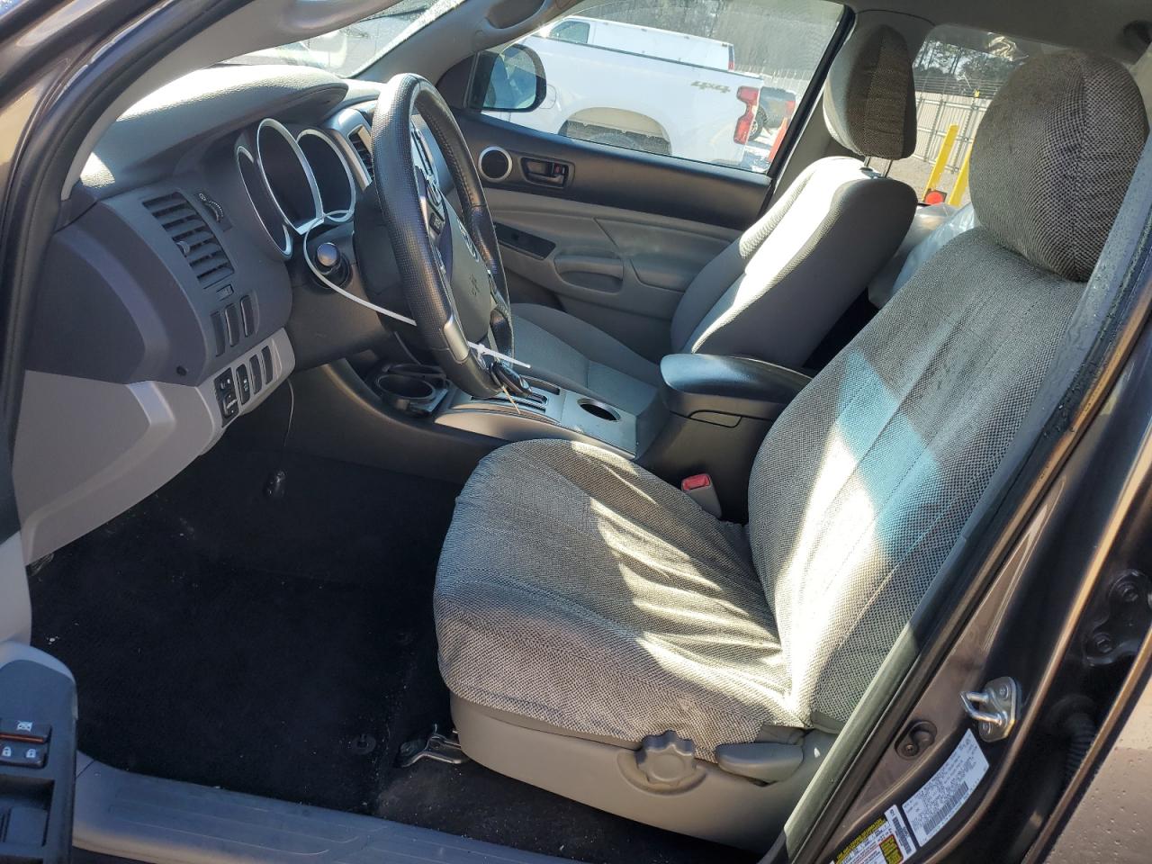 2015 Toyota Tacoma - Image 7