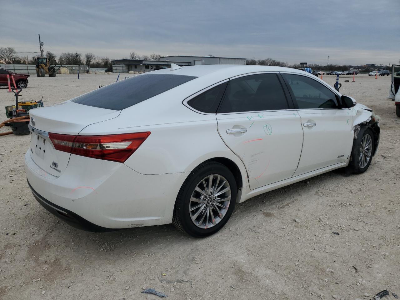 2016 Toyota Avalon - Image 3