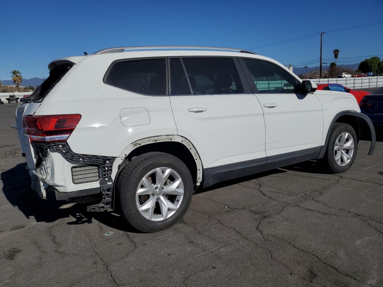 VIN 1V2AP2CA6JC560006 2018 VOLKSWAGEN ATLAS no.3