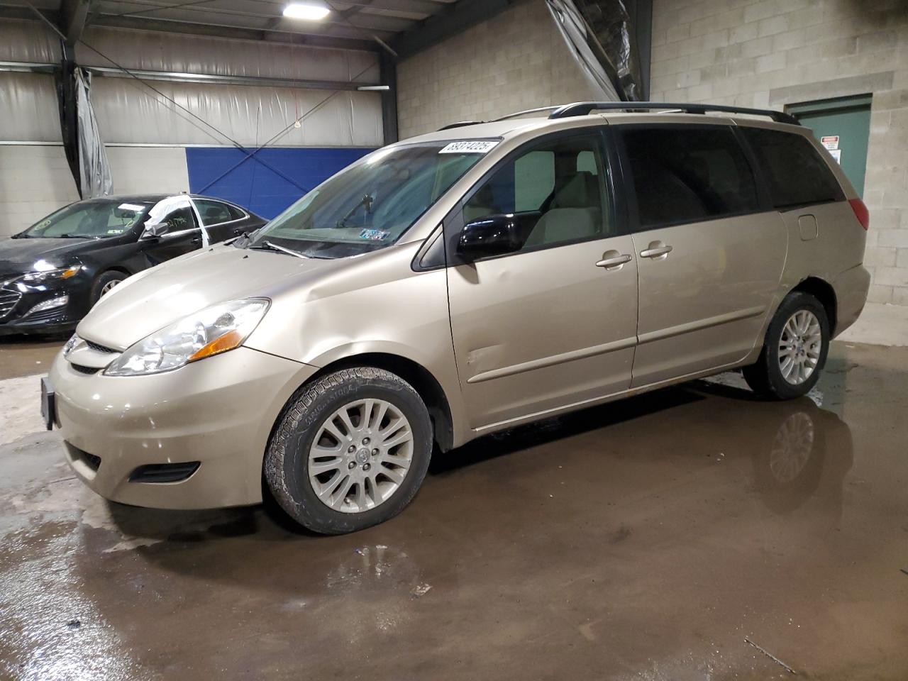 2008 Toyota Sienna - Image 1