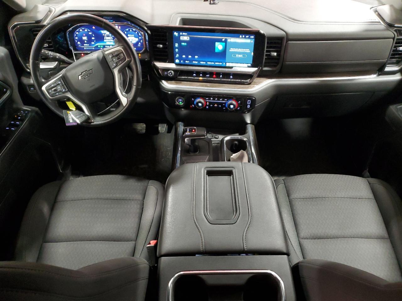 2022 Chevrolet Silverado - Image 8