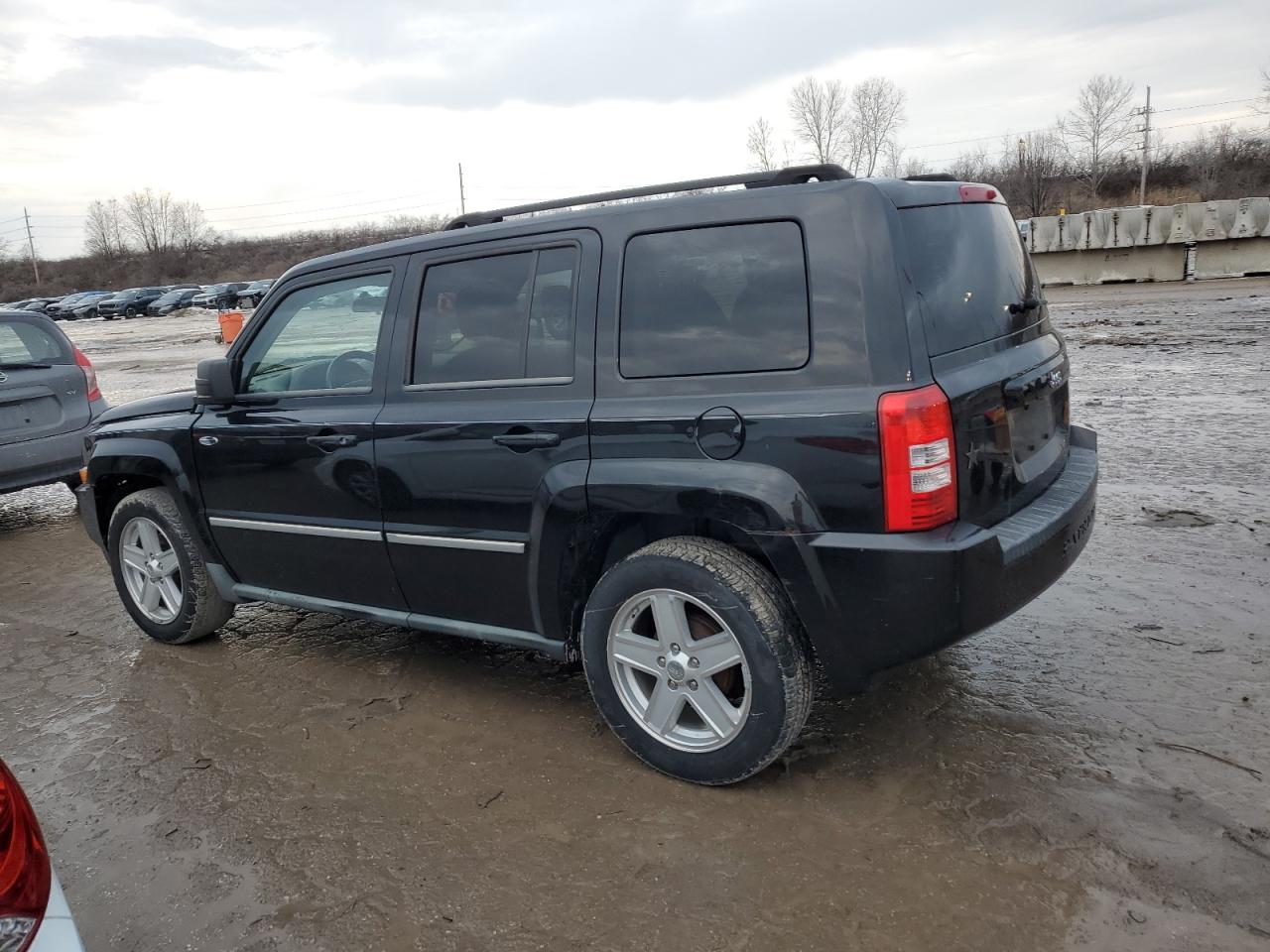 2010 Jeep Liberty (Patriot) - Image 2