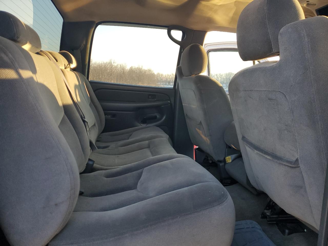 2004 GMC Sierra - Image 10