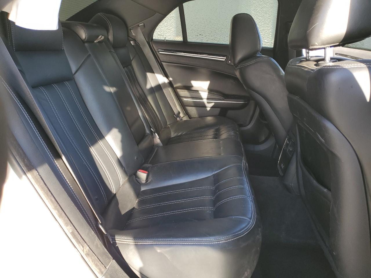 2018 Chrysler 300 - Image 10