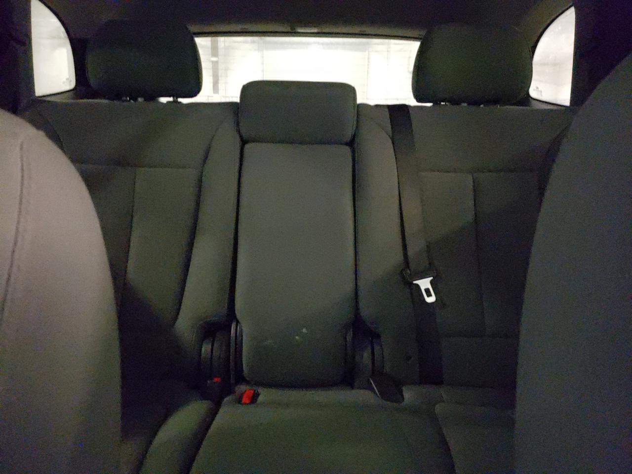 2012 Hyundai Santa Fe - Image 10