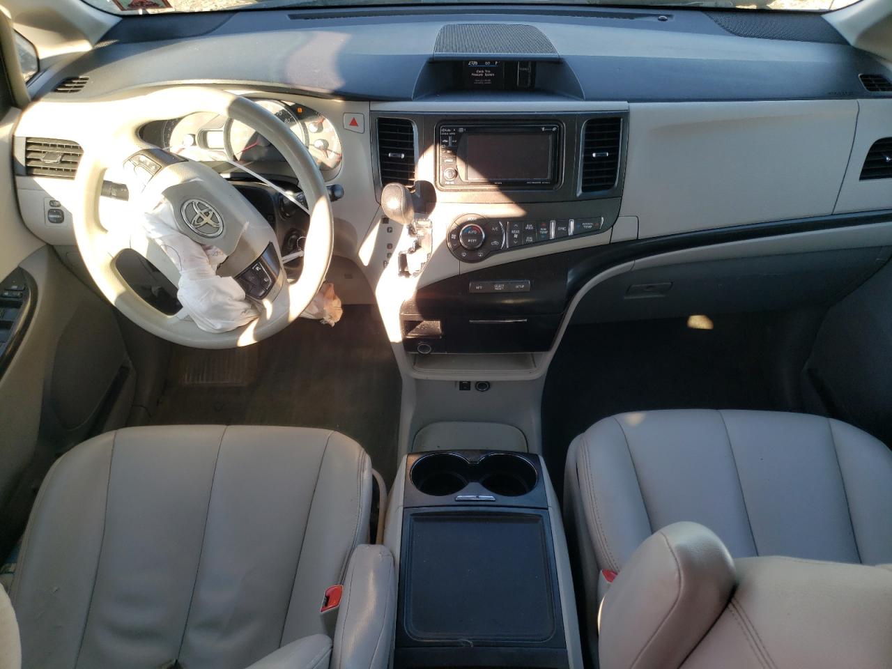 2014 Toyota Sienna - Image 8