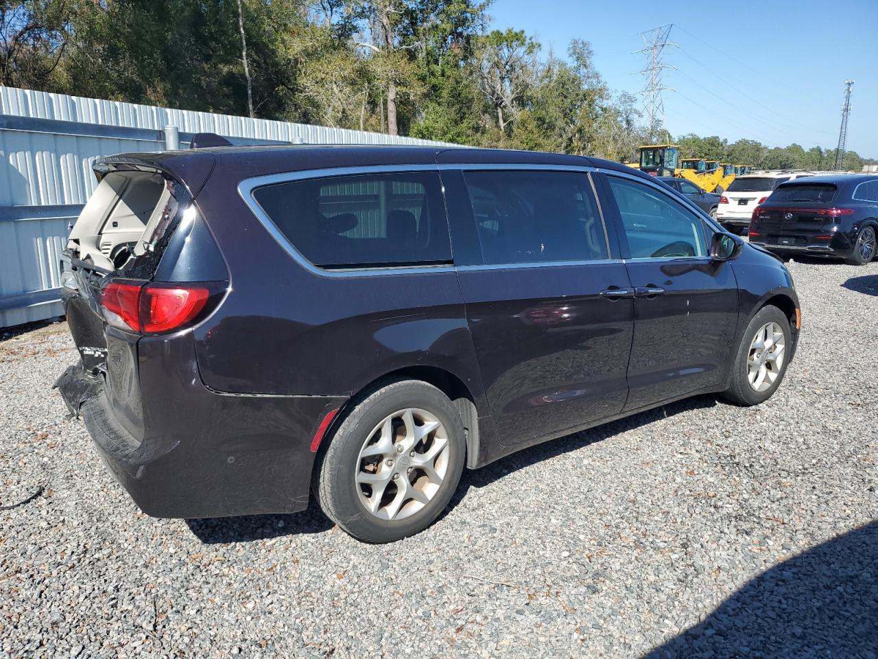 2019 Chrysler Pacifica - Image 3