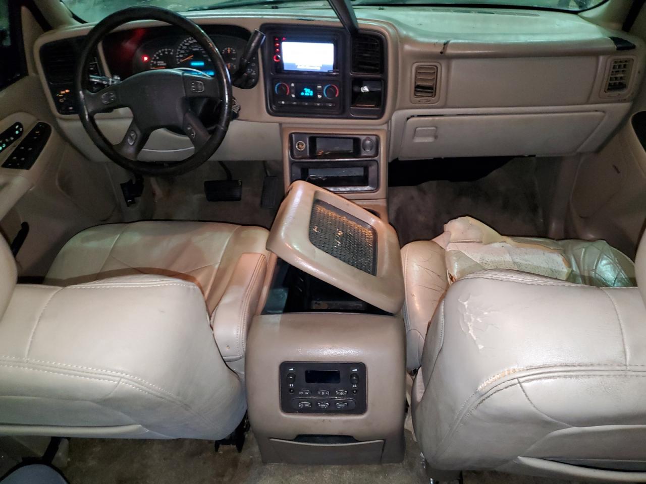 2003 Chevrolet Suburban - Image 8