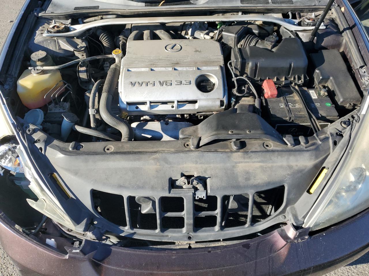 2004 Lexus ES - Image 11