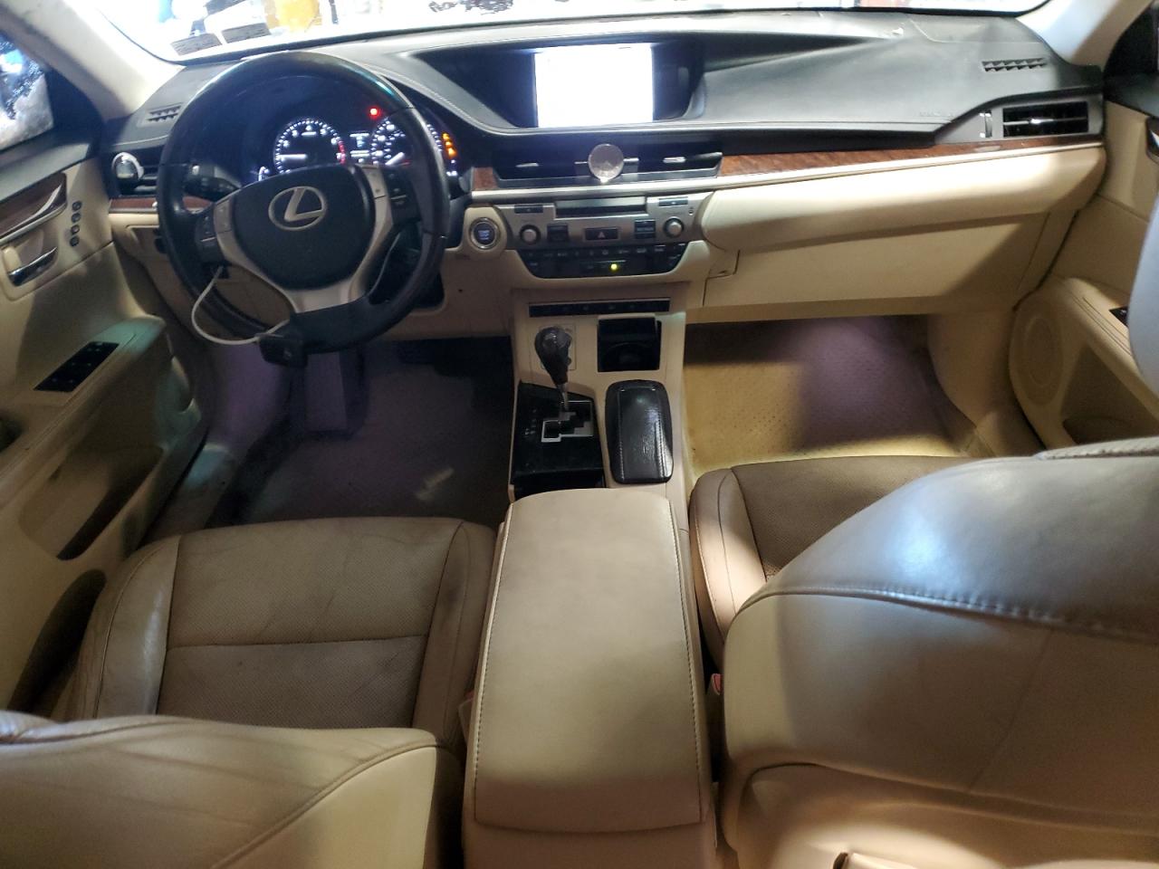 2014 Lexus ES - Image 8