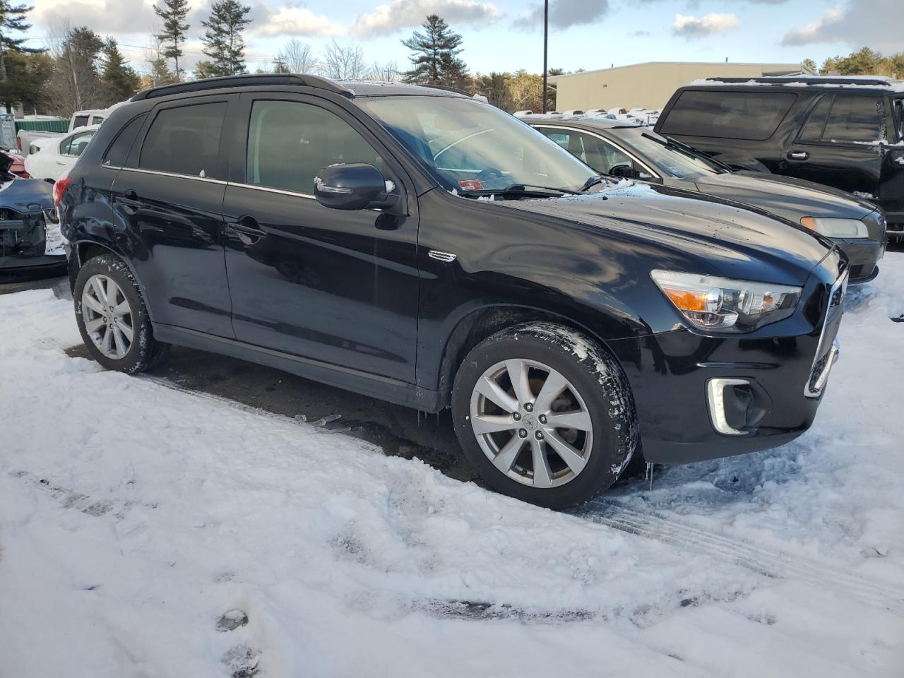 2015 Mitsubishi Outlander - Image 4