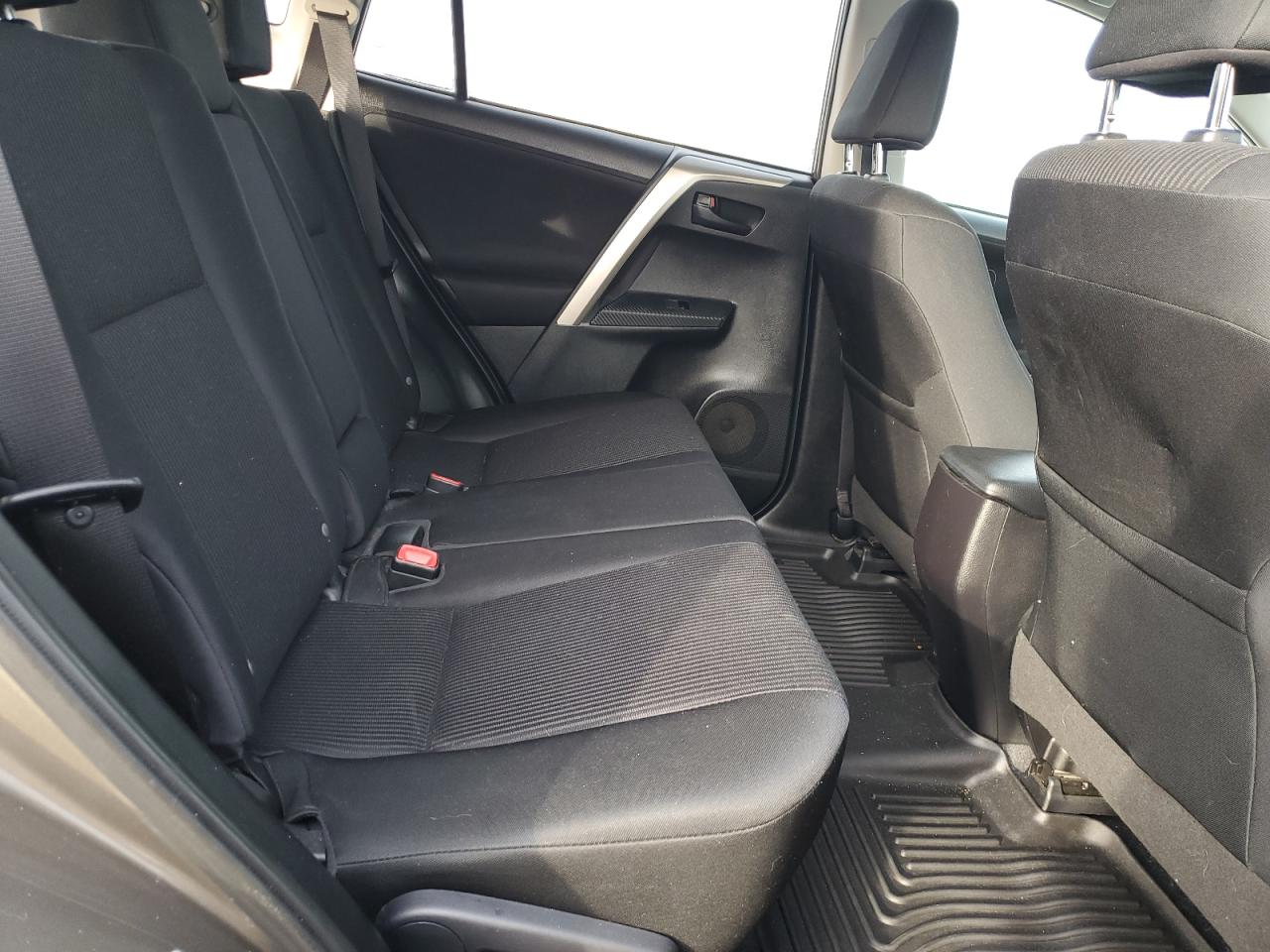 2015 Toyota RAV 4 - Image 12