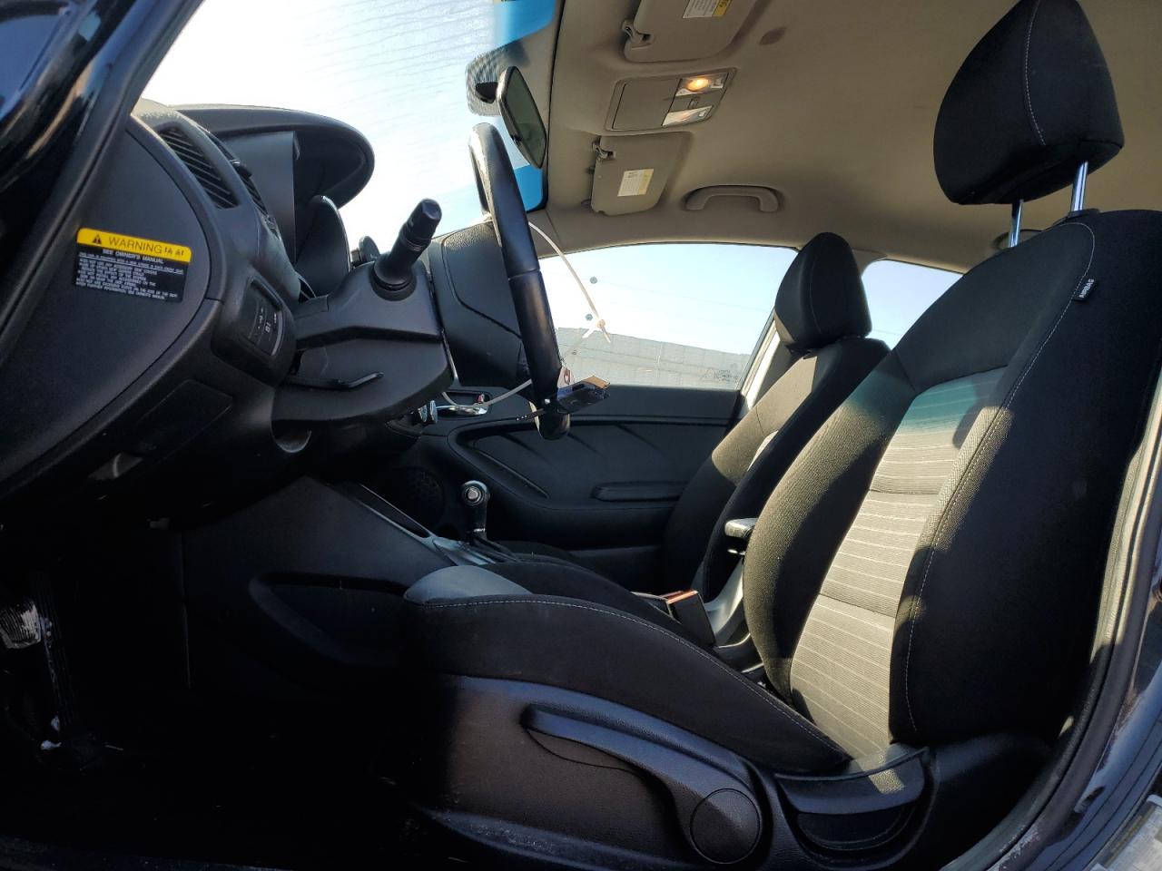 2016 Kia Forte - Image 7