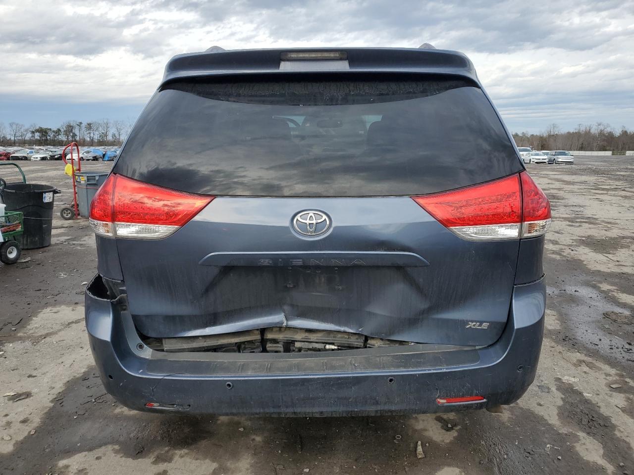 2013 Toyota Sienna - Image 6