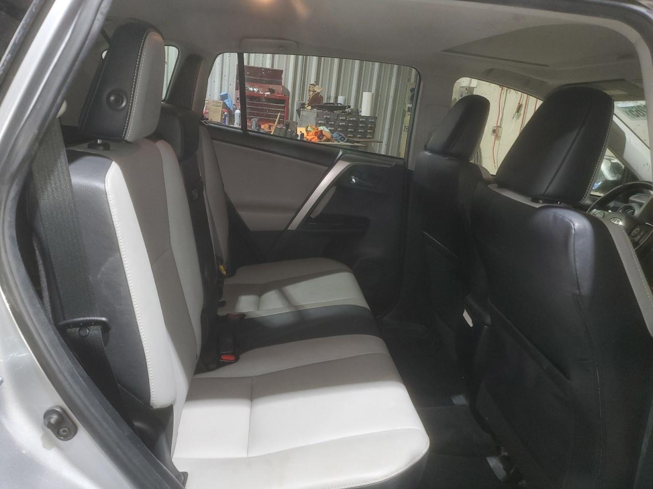 2017 Toyota RAV 4 - Image 11