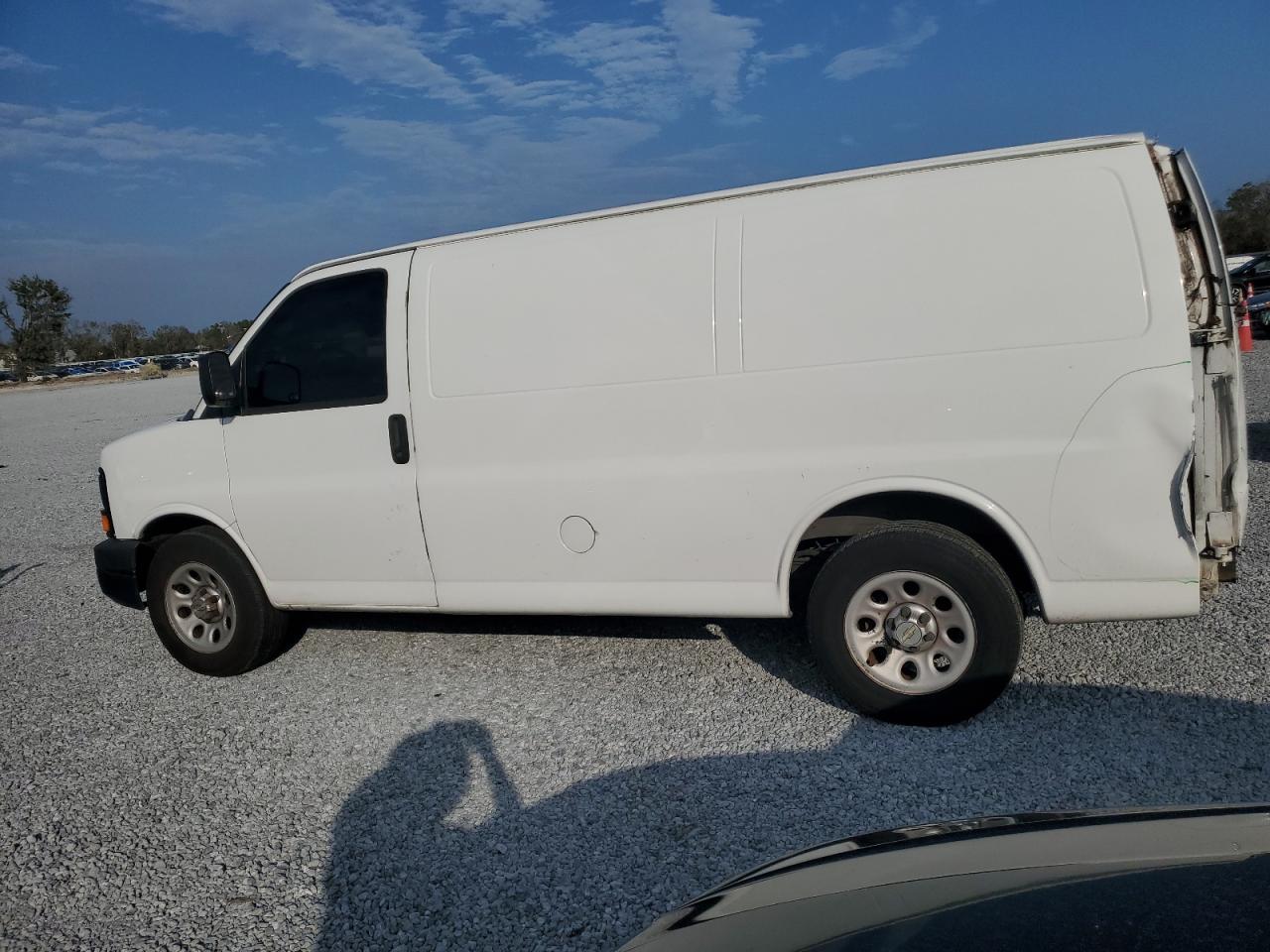 VIN 1GCSGAFX3D1173610 2013 CHEVROLET EXPRESS no.2