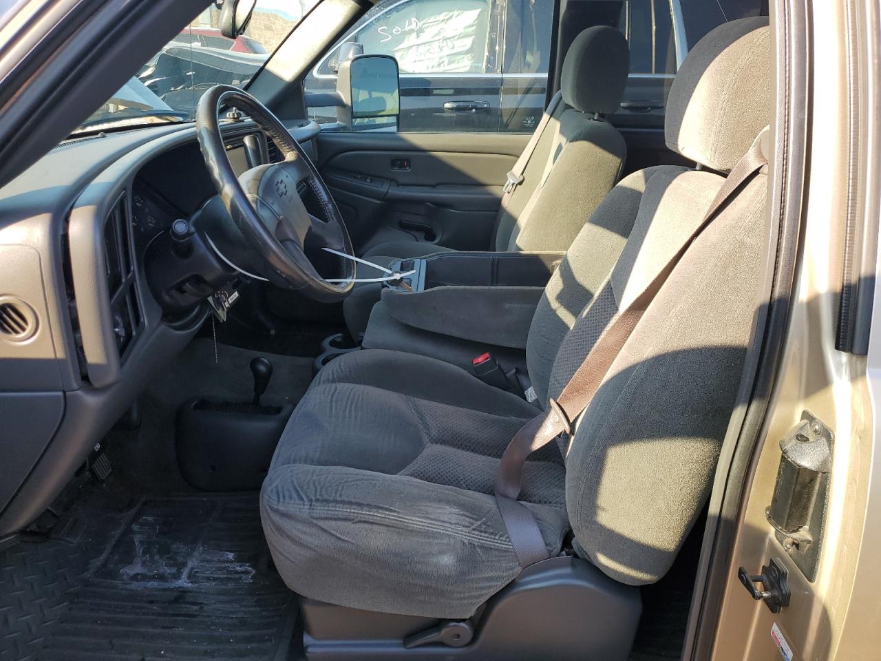 2004 Chevrolet Silverado - Image 7