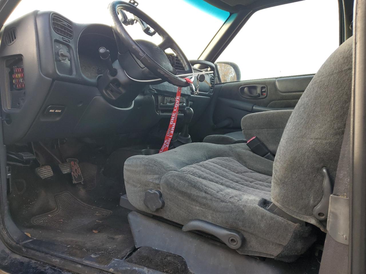 2002 Chevrolet S-10 Pickup - Image 7