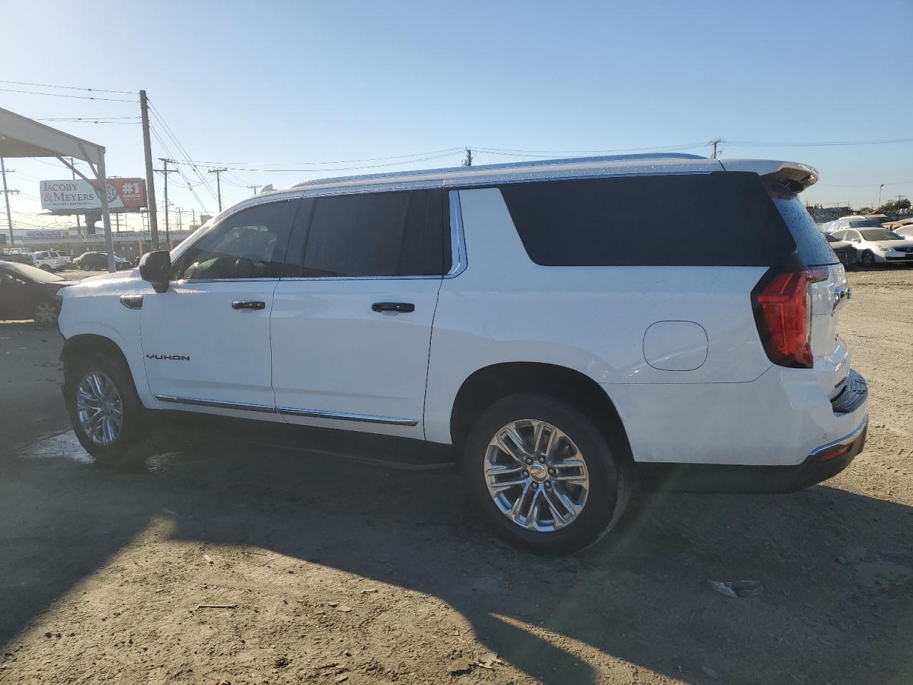 2021 GMC Yukon - Image 2
