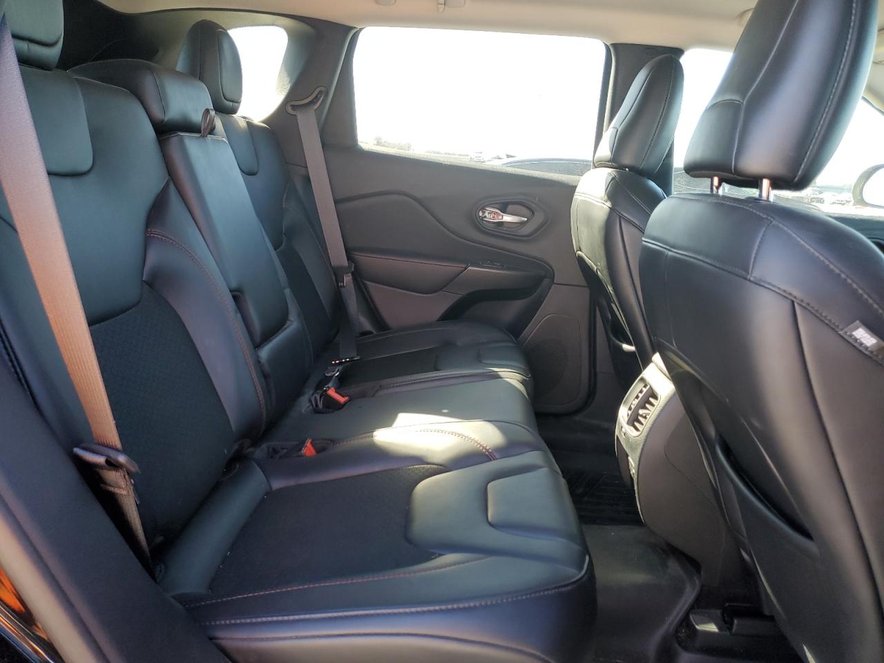 2021 Jeep Cherokee - Image 11