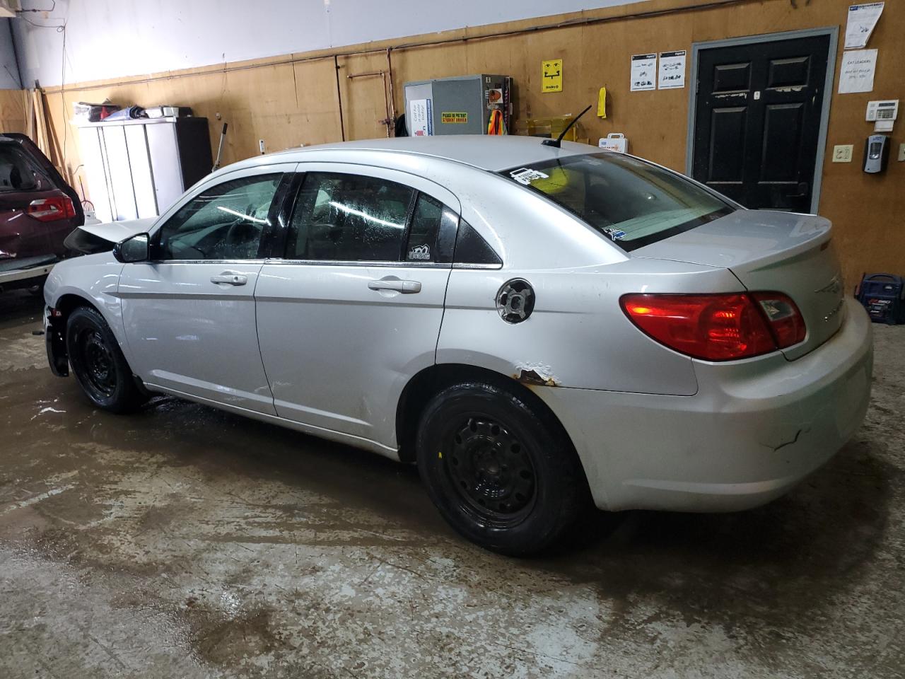 2010 Chrysler Sebring - Image 2
