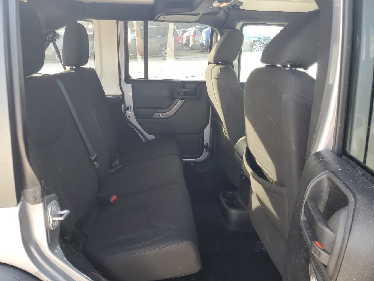2016 Jeep Wrangler - Image 12