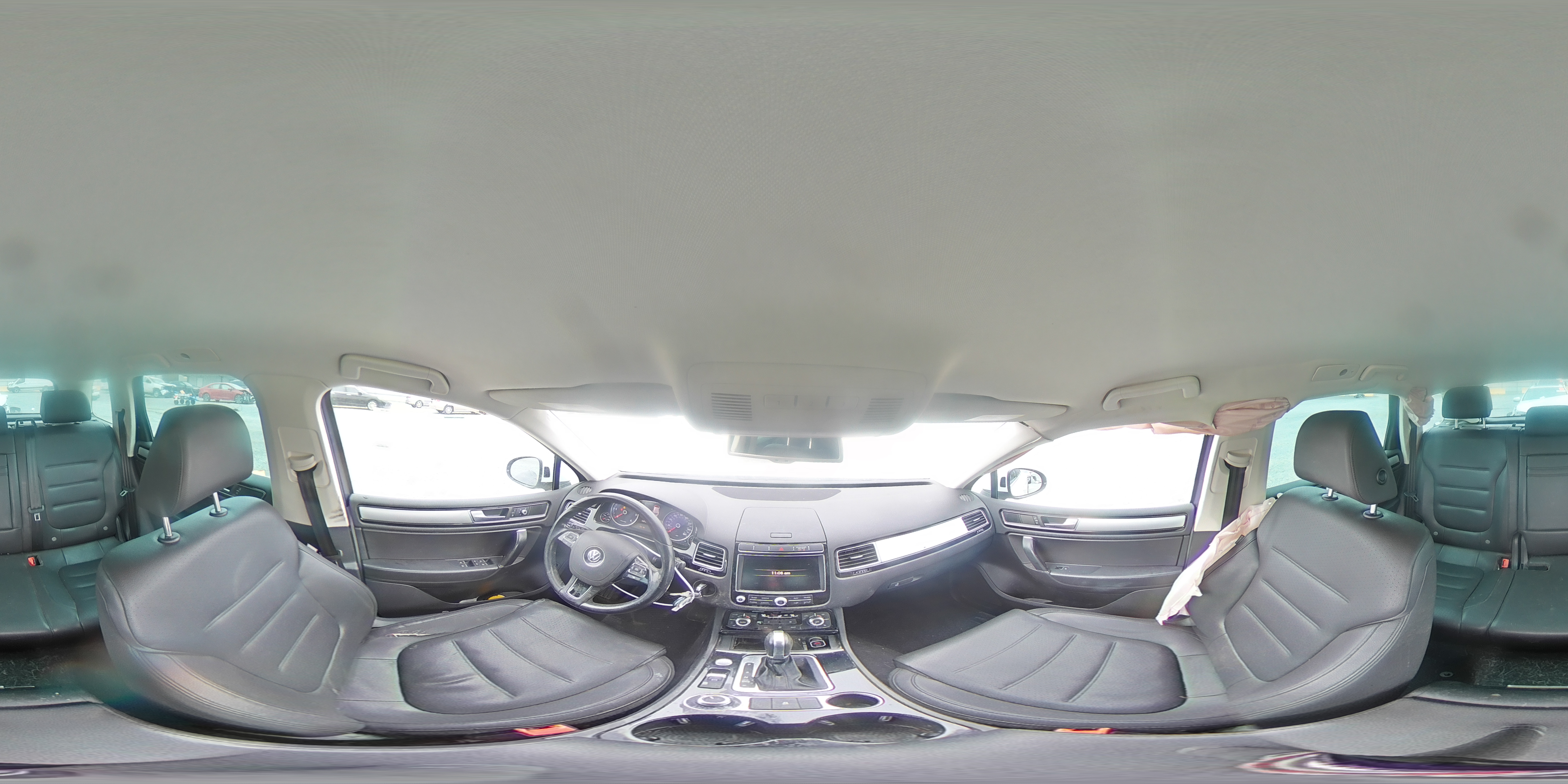 2015 Volkswagen Touareg - Image 14