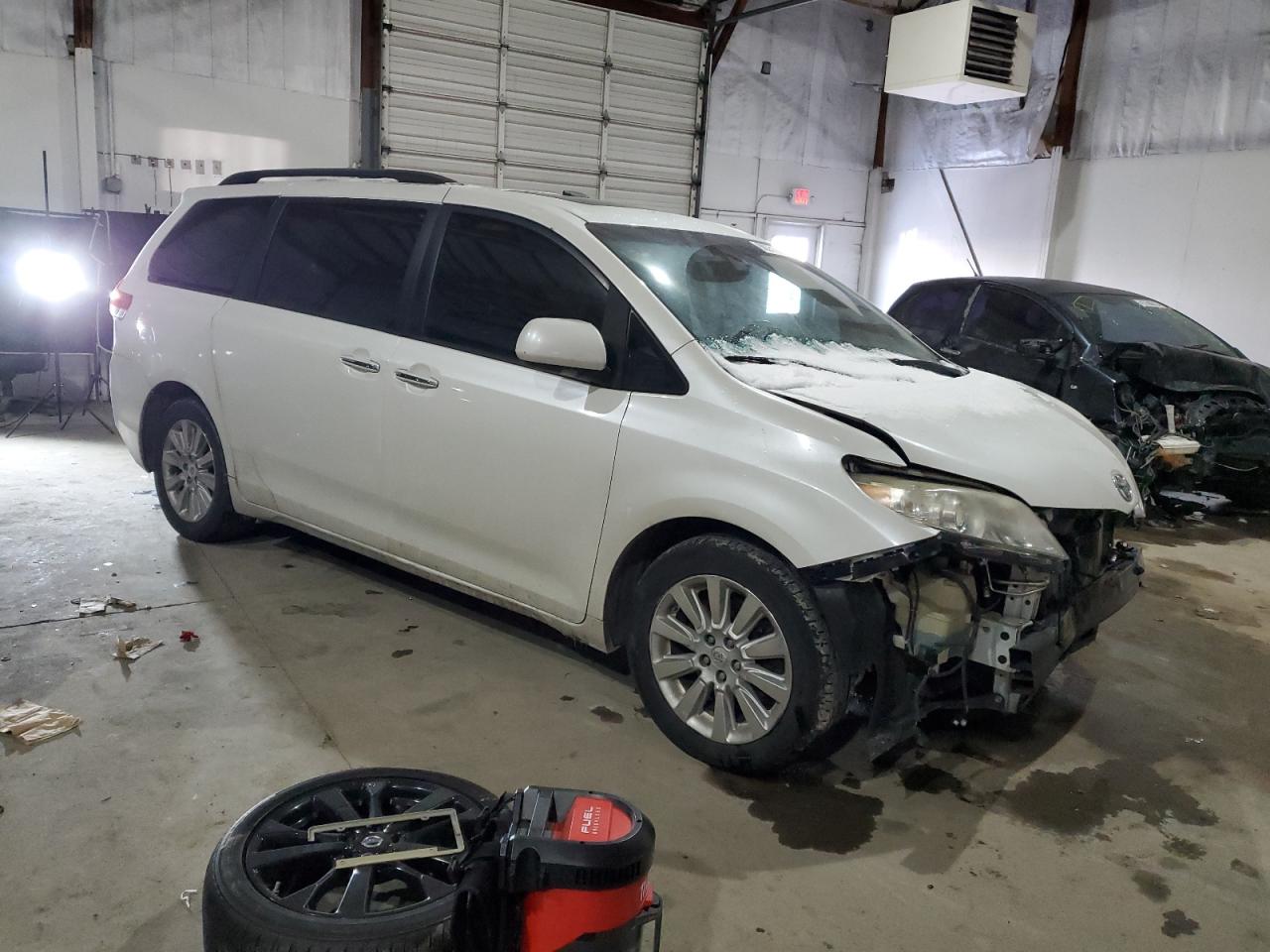 2011 Toyota Sienna - Image 4