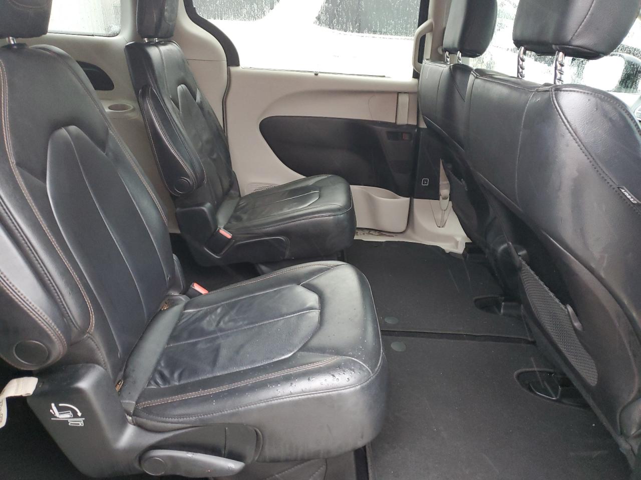 2017 Chrysler Pacifica - Image 11