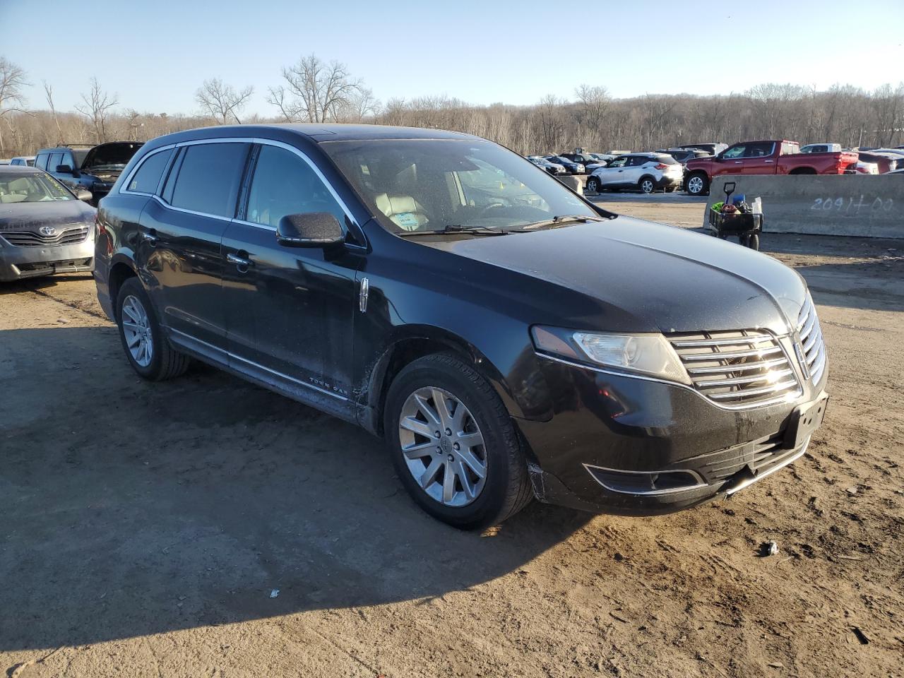 2018 Lincoln MKT - Image 4