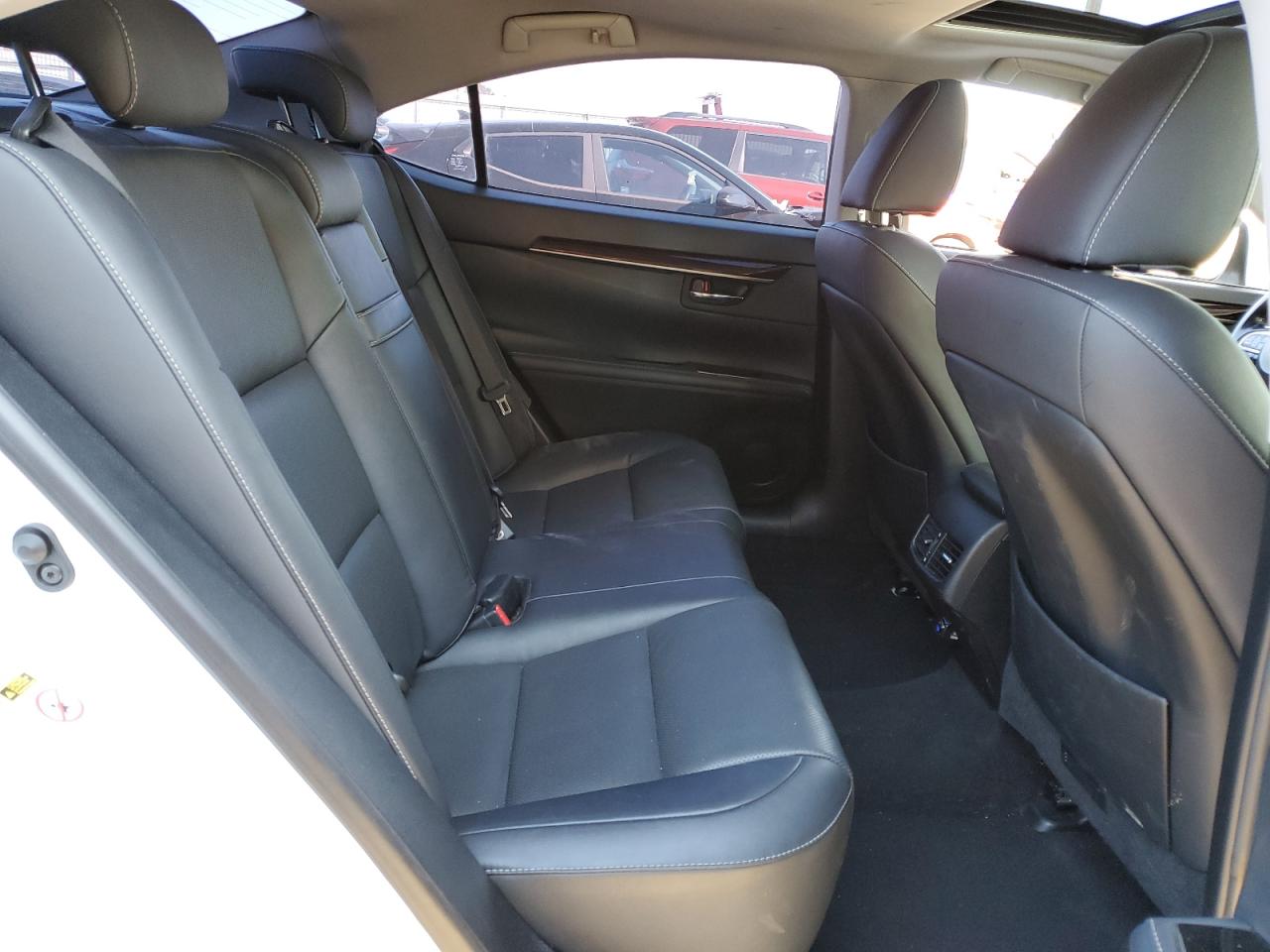 2018 Lexus ES - Image 10