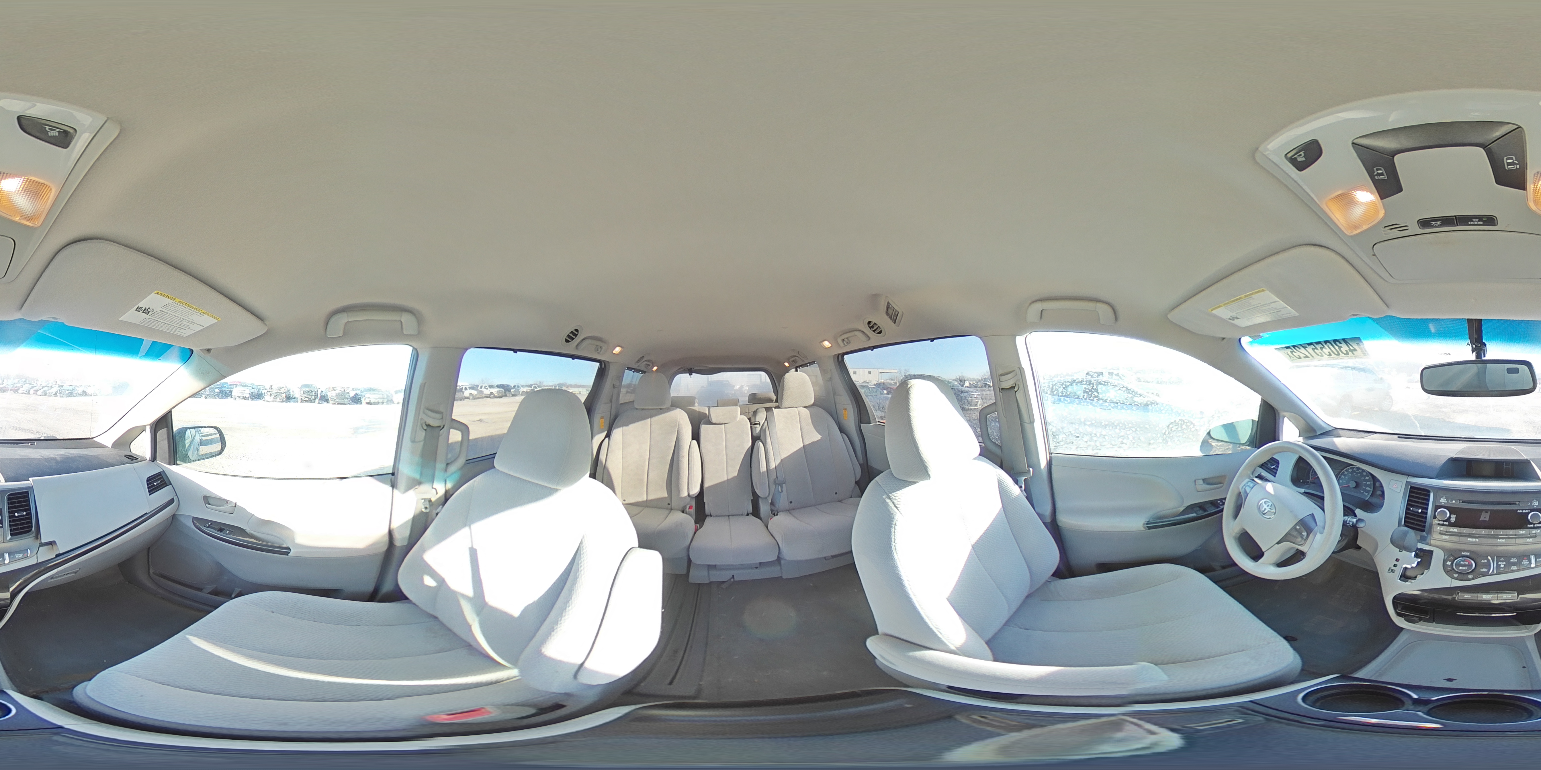 2013 Toyota Sienna - Image 13
