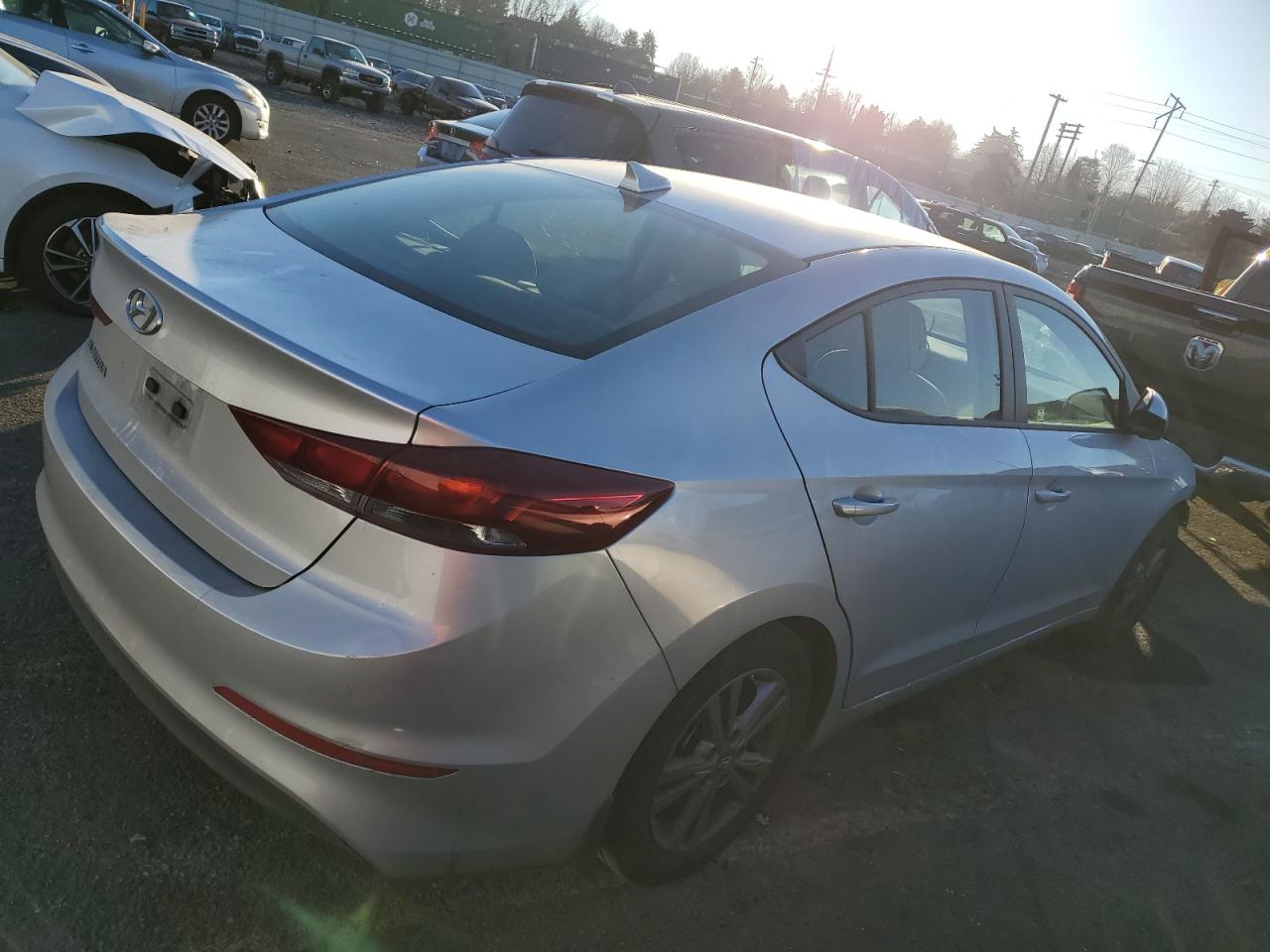 2018 Hyundai Elantra - Image 3