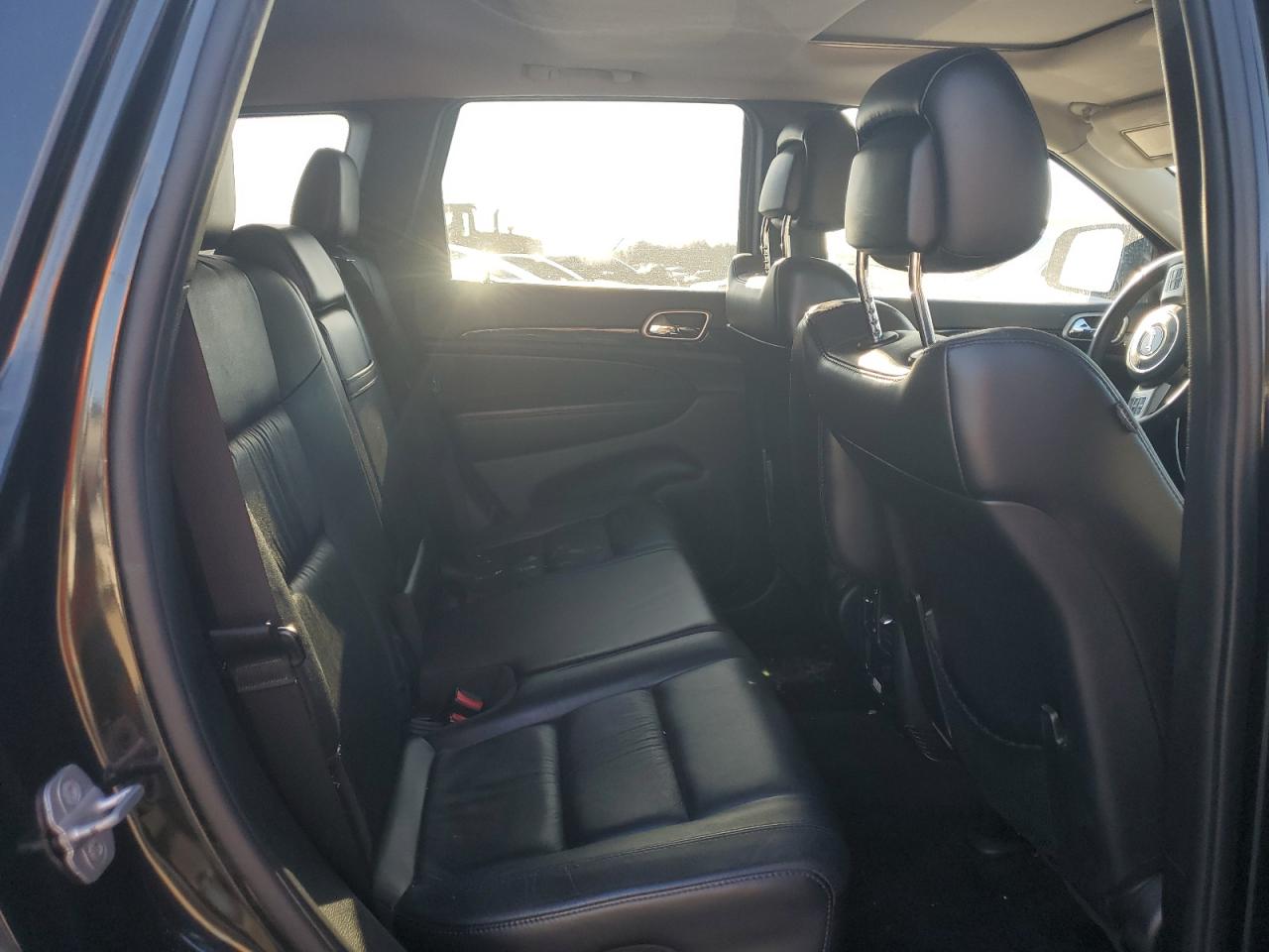 2012 Jeep Grand Cherokee - Image 11