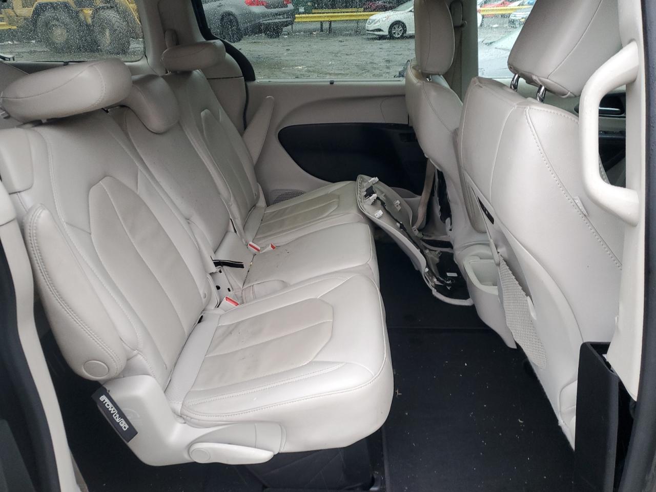 2021 Chrysler Pacifica - Image 11