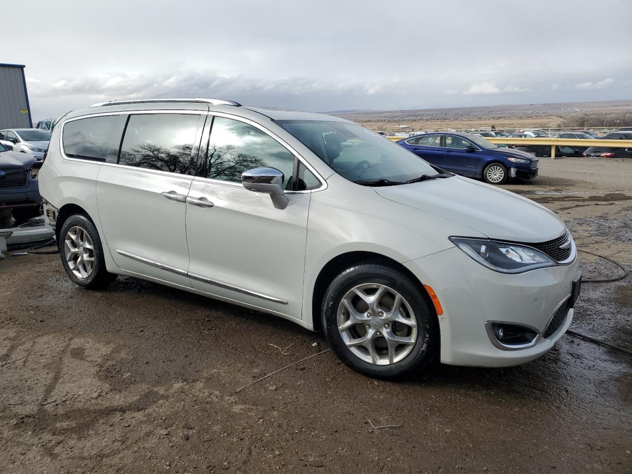 2017 Chrysler Pacifica - Image 4