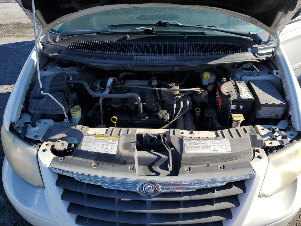 2005 Chrysler Town & Country - Image 12