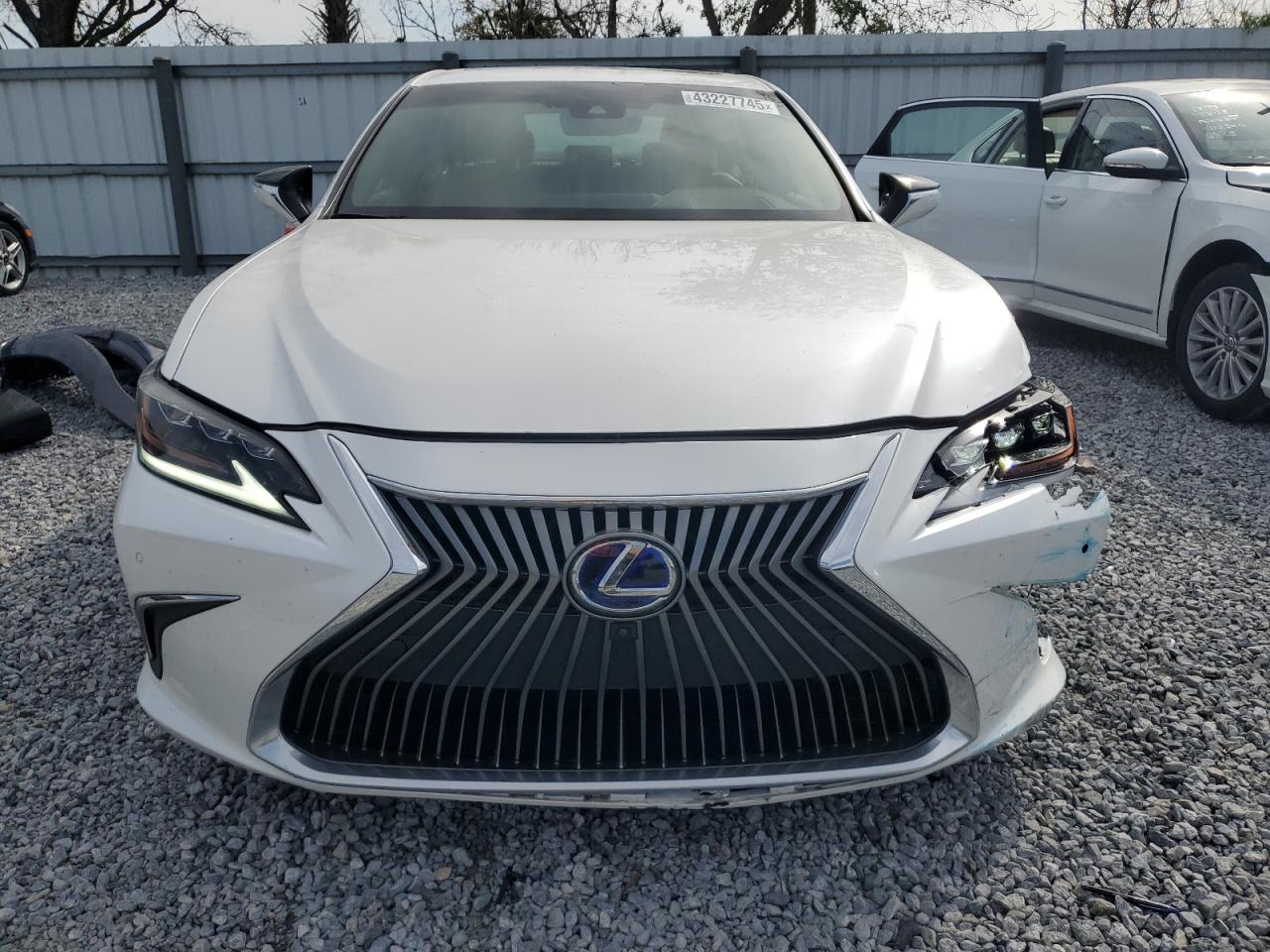 2020 Lexus ES - Image 5