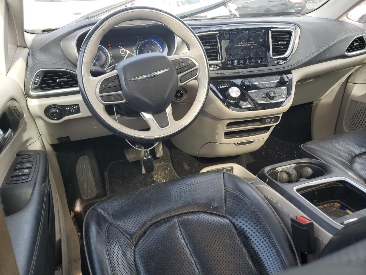 2018 Chrysler Pacifica - Image 8