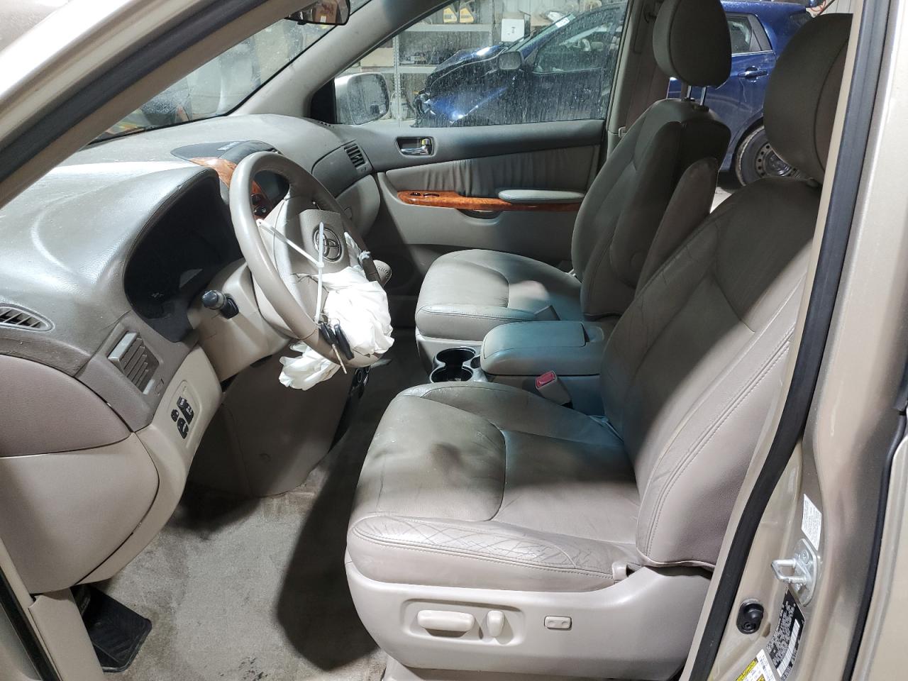 2009 Toyota Sienna - Image 7
