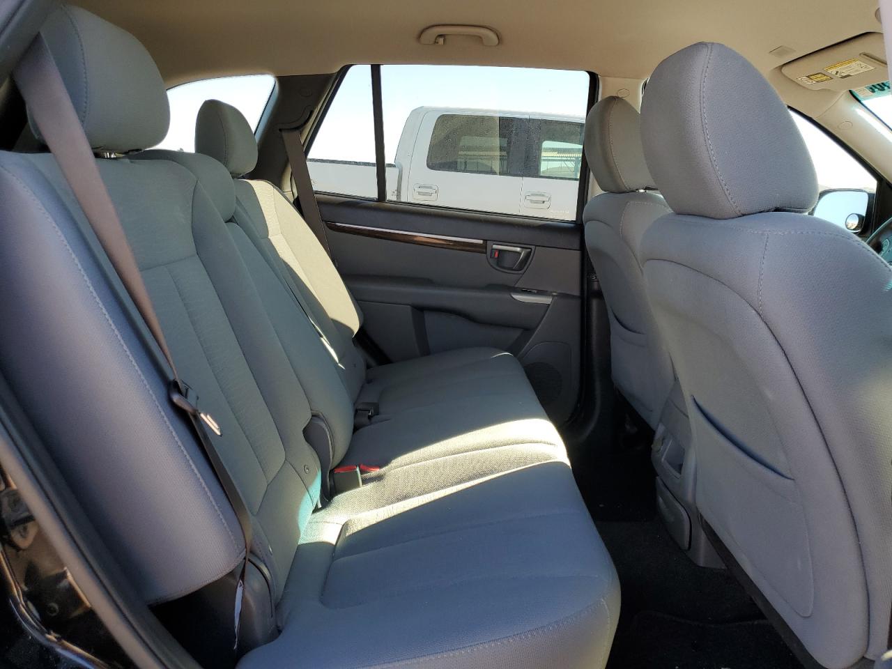 2012 Hyundai Santa Fe - Image 11