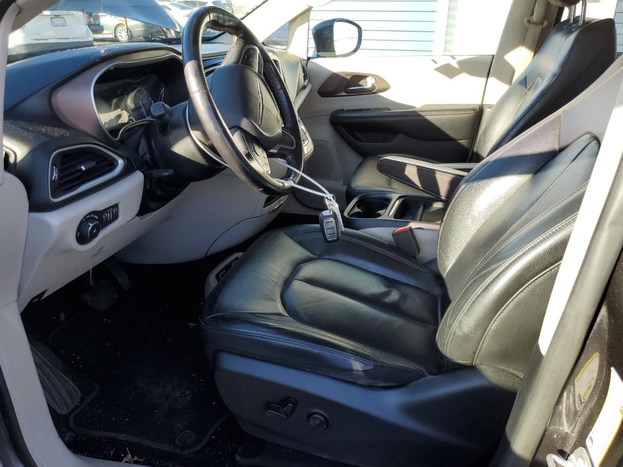 2019 Chrysler Pacifica - Image 7